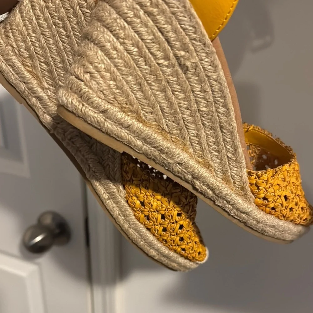 N/A stylish yellow